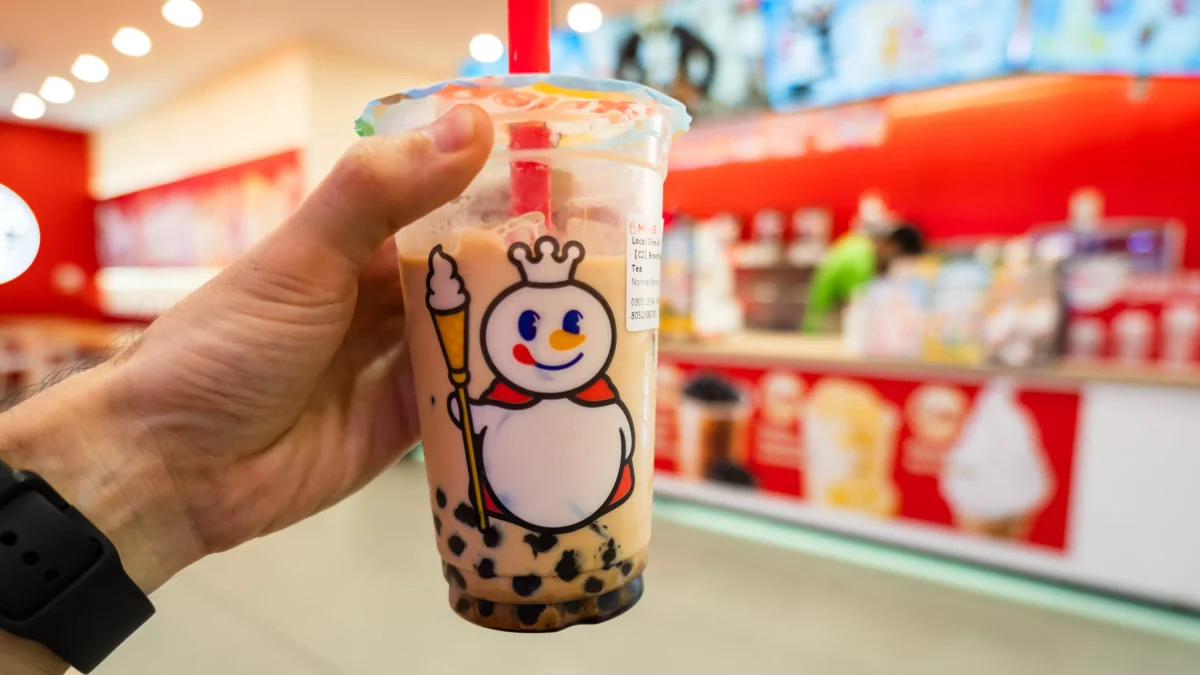 «Des prix défiant toute concurrence» : comment le chinois Mixue a dépassé McDonald’s et Starbucks avec 49.000 magasins
