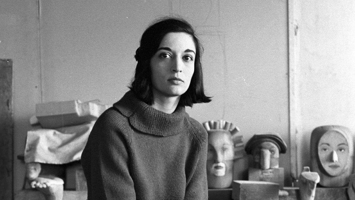 La otra Marisol, la estrella olvidada del pop art que ya brillaba antes que Warhol: "Estaba entre una impresionante marquesa de Fellini y una beatnik consumidora de marihuana"