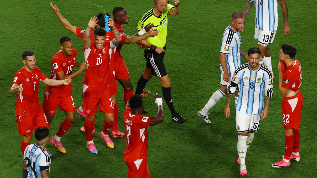 La lupa sobre la expulsión a Embolo en Argentina-Suiza: el cambio en el VAR que fue la llave de la roja