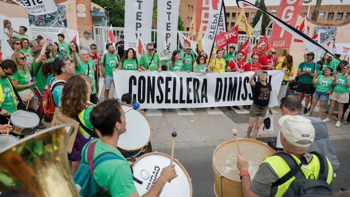La Delegación del Gobierno en Valencia investigará la agresión policial a una profesora durante una concentración
