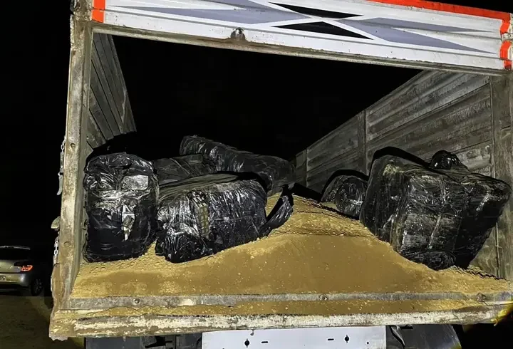 TIR'da 3 milyon TL'lik kaçak malzeme ele geçirildi; sürücü tutuklandı