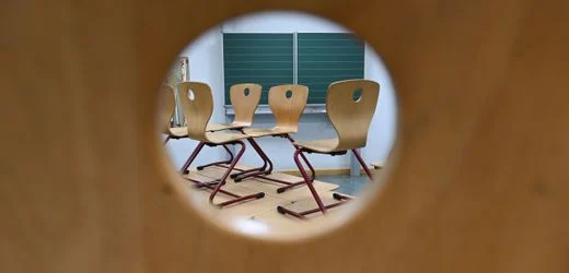 Kiel: Vize-Schulleiter wegen Beziehung mit Schülerin aus Beamtenverhältnis entlassen