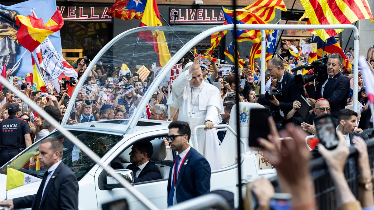 La policía evitó un boicot separatista en la Sagrada Familia al expulsar a varios coros con 'estelades' que iban a gritar "independencia"