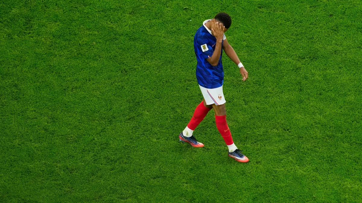 Deschamps se despide de la selección francesa con un solo remate de Mbappé