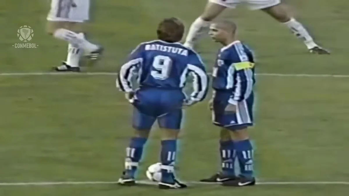Batistuta recordó el día que compartió ataque con el brasileño Ronaldo en un Europa vs. Resto del Mundo: “Los bailamos”