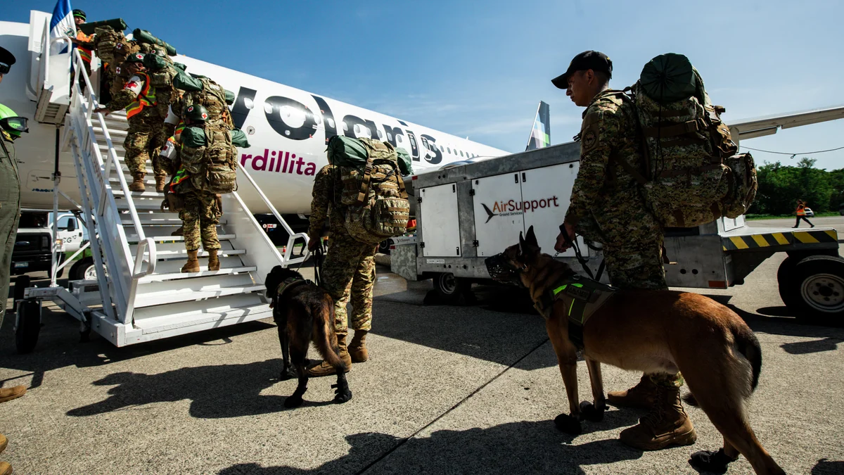 Binomios caninos del Ejército mexicano reciben medalla Héroes Caninos de Venezuela por labores de rescate