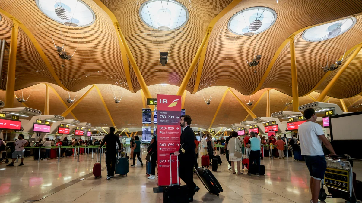 Aerolíneas y aeropuertos piden a la UE que suspenda el nuevo sistema de control de seguridad de pasajeros: colas eternas y aviones con asientos vacíos