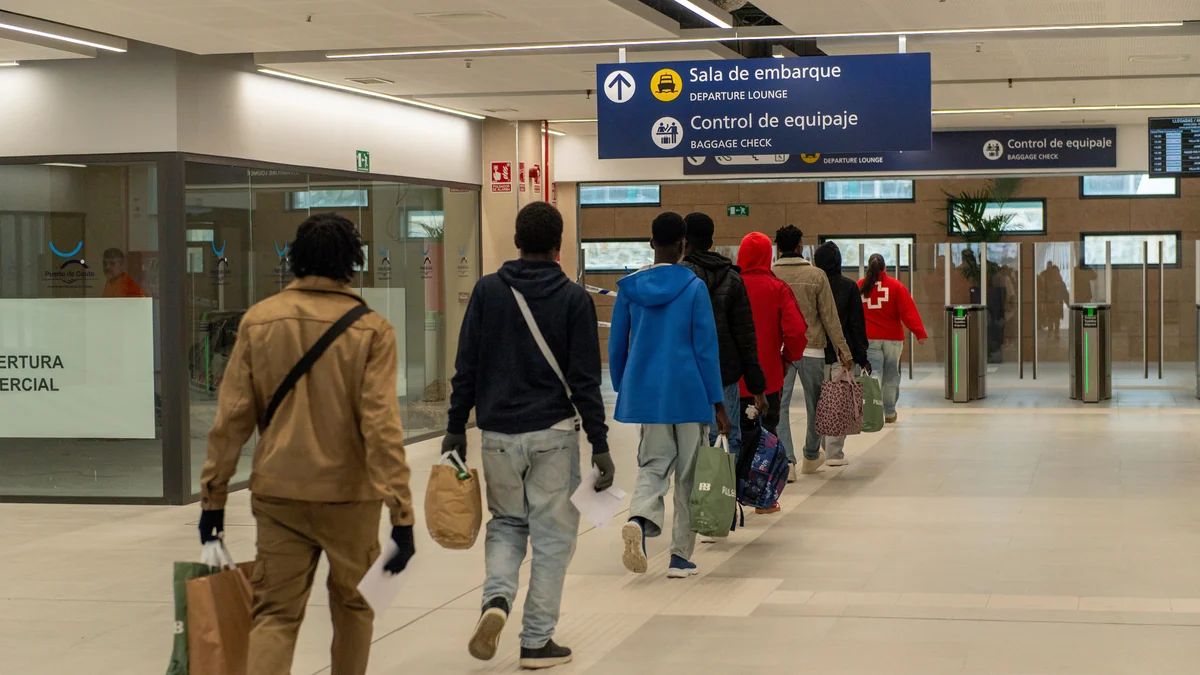 La ultraderecha jalea la apuesta de la UE por la deportación de inmigrantes a gritos de “mandadlos de vuelta”