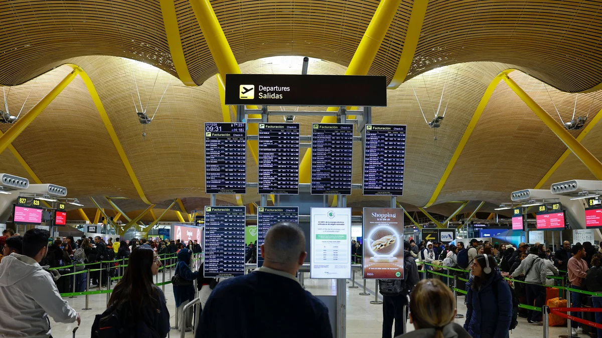 La CNMC enmienda a Aena y aconseja una bajada del 0,59% anual en las tarifas hasta 2031