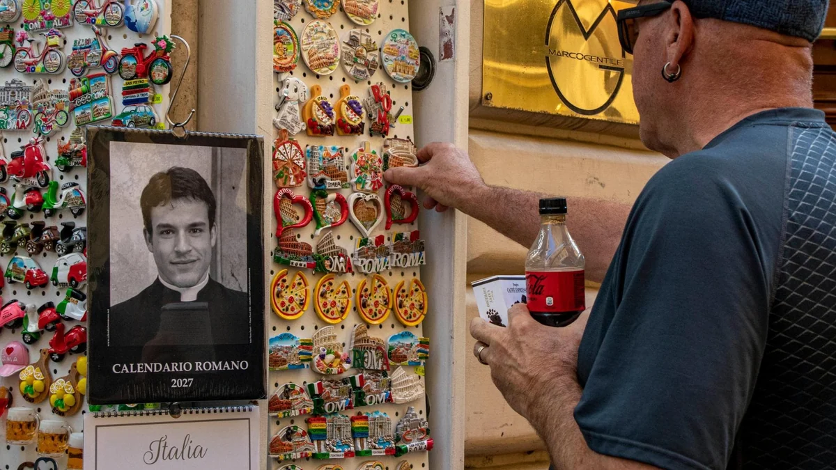 Lo strano caso del calendario romano: “Quella foto mi insegue da 23 anni, ma io non sono un prete”