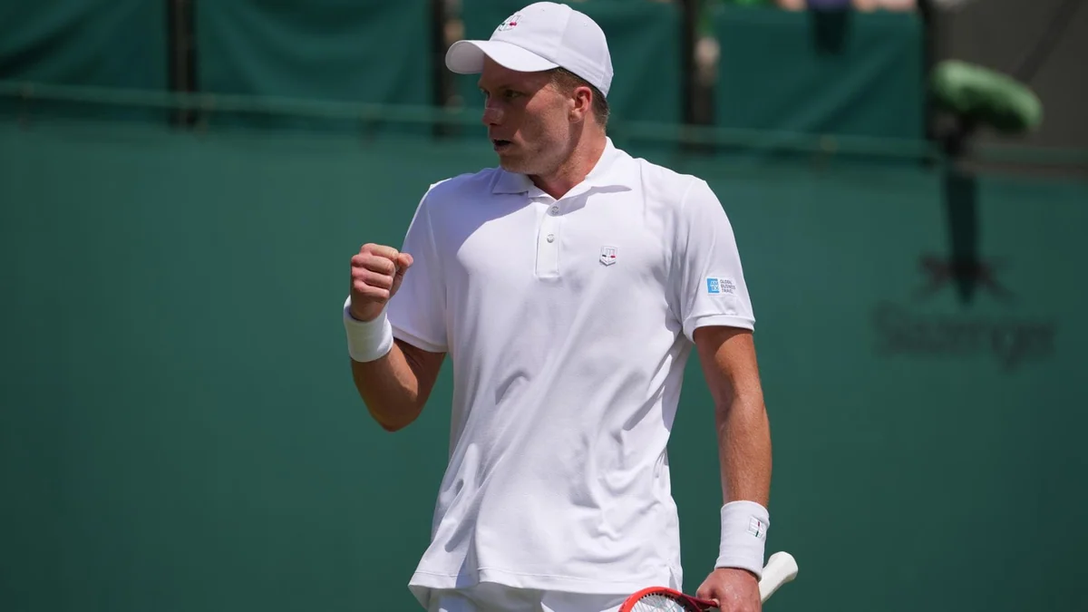 Brooksby, chi è l'avversario di Sinner al 3° turno di Wimbledon: il nome, l’autismo, la squalifica