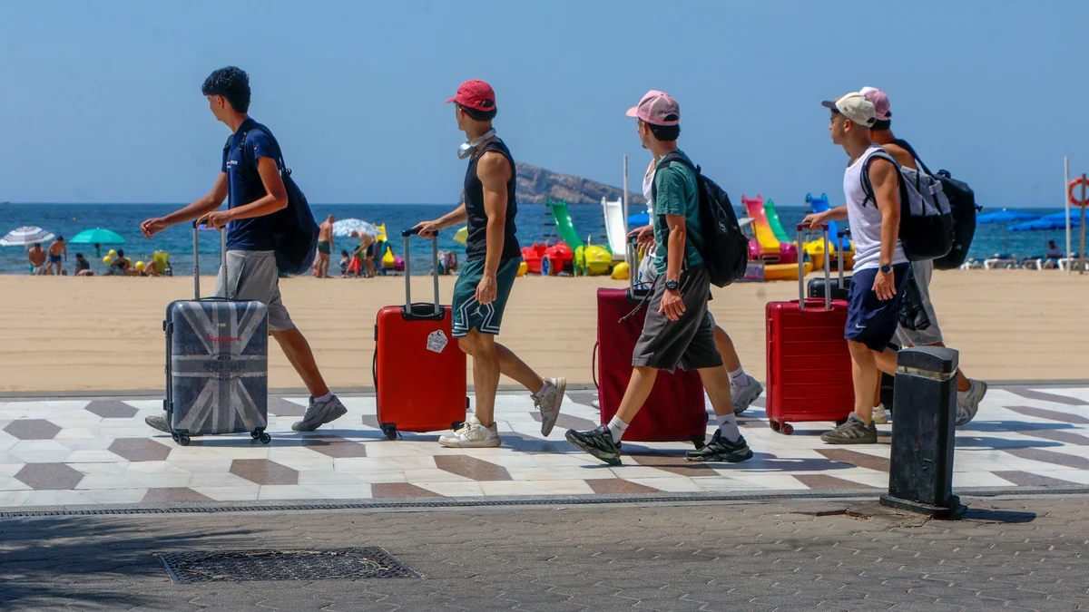 El turismo bate récords, pero el rechazo social también: “Este modelo masivo y depredador choca con la calidad de vida de la población”