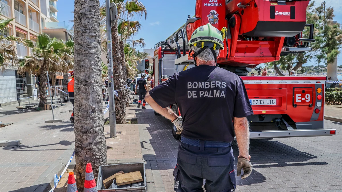 Mueren dos personas y una permanece grave tras un incendio en un edificio en Magaluf (Mallorca)
