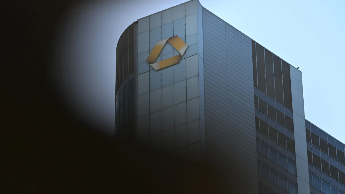 Großbanken: Unicredit hält jetzt 49,65 Prozent der Stimmrechte an der Commerzbank
