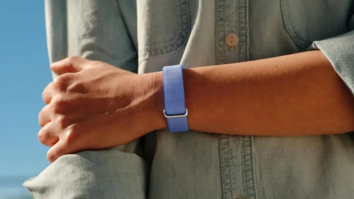 Google, ekransız fitness bilekliği Fitbit Air'i tanıttı: İşte özellikleri ve fiyatı