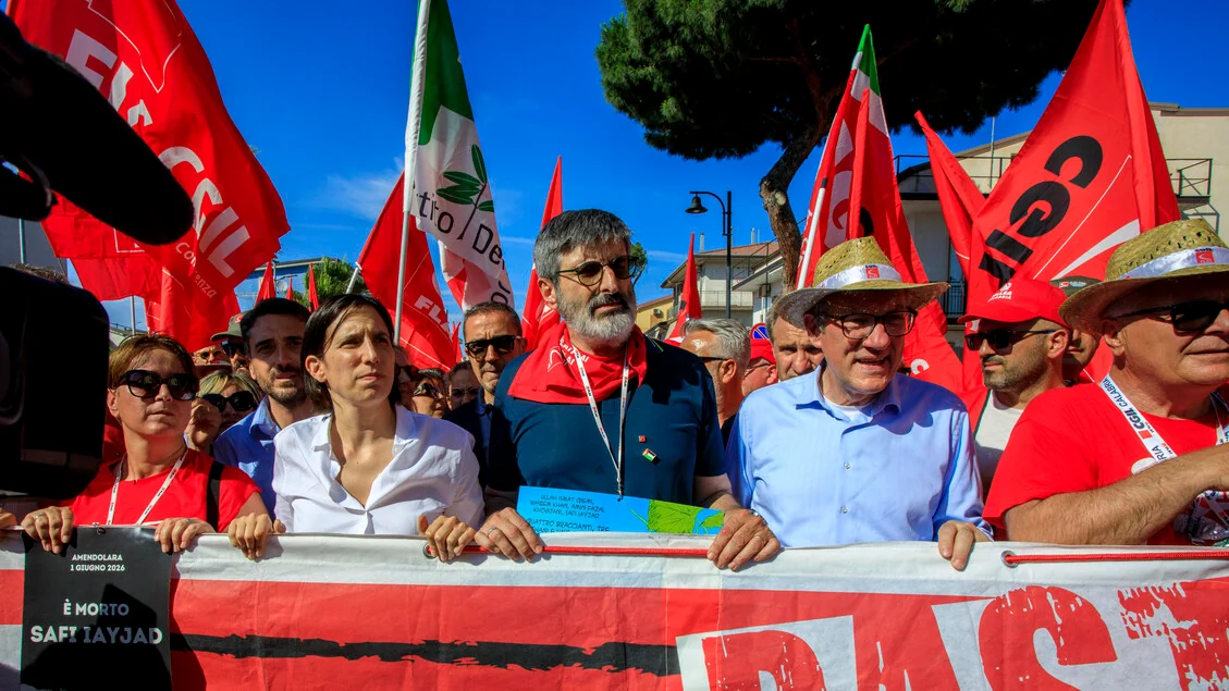 La strage di braccianti, Landini depone fiori alla stazione di servizio