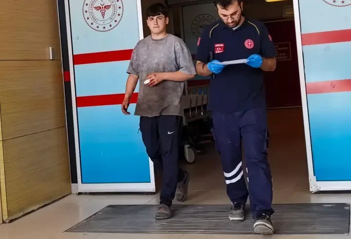 Demir doğrama atölyesinde kesim yaparken parmağı koptu