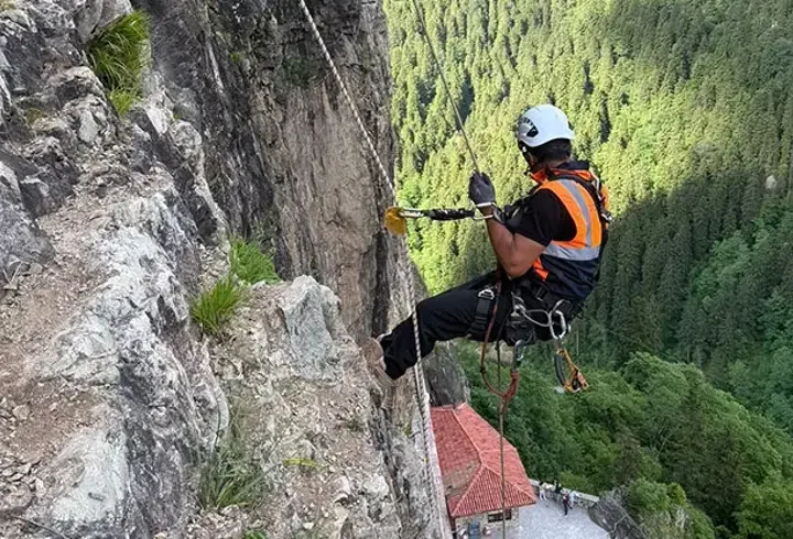 Sümela'nın güvenliği için dağcılar gece gündüz çalıştı