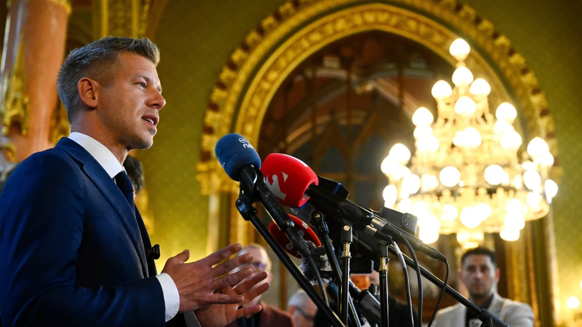 En Hongrie, Péter Magyar prend ses fonctions de premier ministre en conquérant