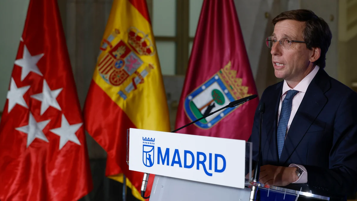 Una 'ola de calor' antes de tiempo para Almeida por los protocolos con las personas sin hogar: "Luego nos ven como si fuéramos los malos"