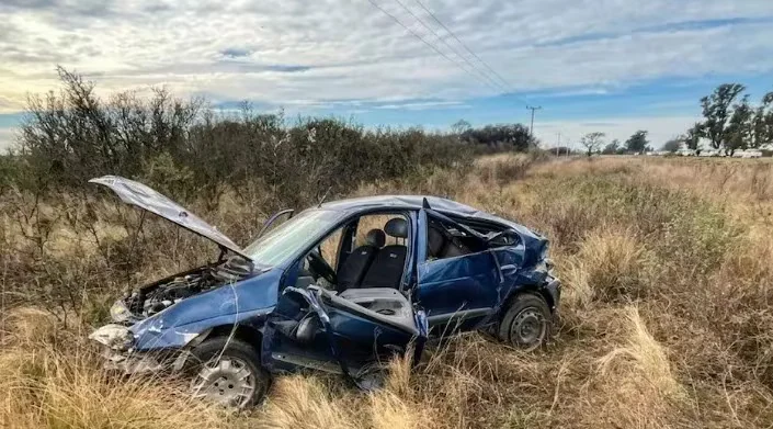 Murió un hombre tras un vuelco y choque con una camioneta en una ruta de Córdoba