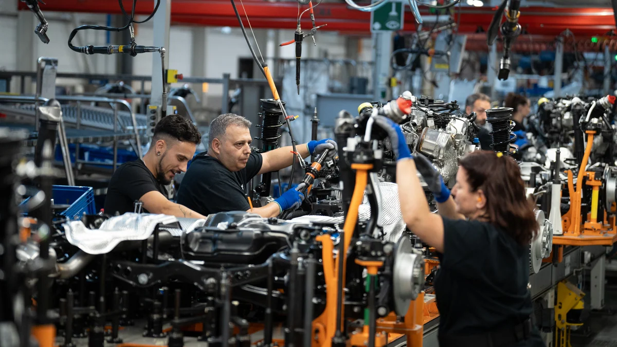 El envejecimiento no solo amenaza las pensiones... también a las empresas: más del 40% de los puestos críticos dependen ya de trabajadores veteranos