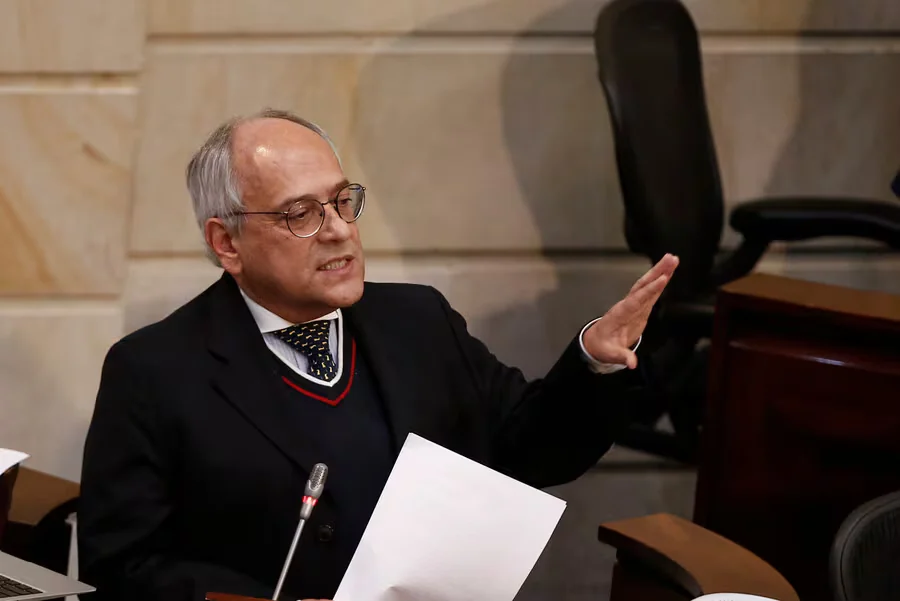 José Obdulio Gaviria envió un mensaje al ‘abelardismo’ y defendió el liderazgo de Álvaro Uribe tras la elección del presidente del Senado