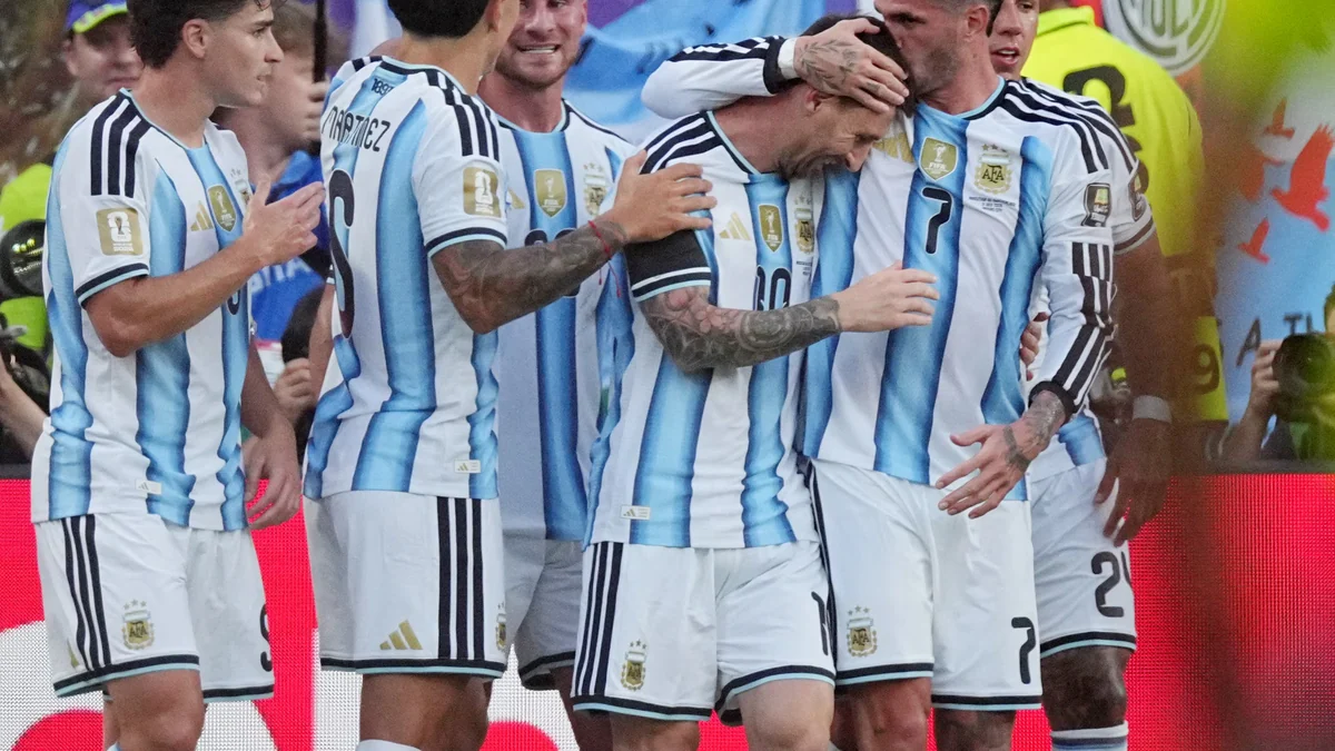Messi sigue haciendo historia: el nuevo récord que alcanzó con su asistencia a Alexis Mac Allister frente a Suiza