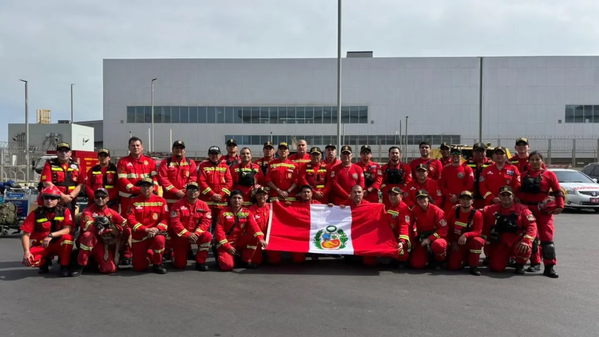 Equipo USAR Perú regresa a Lima después de casi una semana de labores de rescate en Venezuela junto a la perrita Kaira
