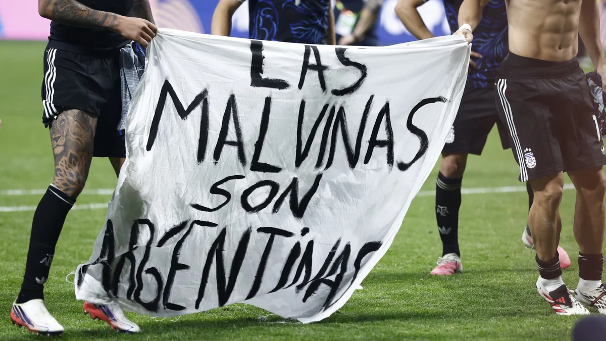 “Puede que el Mundial no sea nuestro, pero las islas Malvinas sin duda lo son”: la respuesta de Inglaterra a la bandera de la Selección