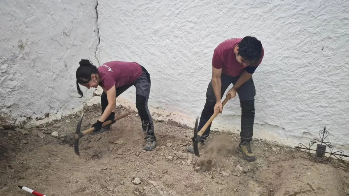 Arrancan los trabajos para exhumar una tercera fosa en Cúllar (Granada)