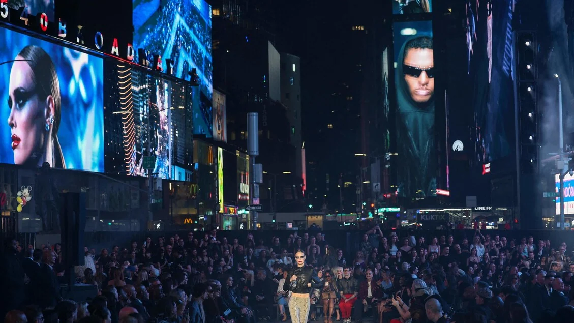 Guccicore, il manifesto di Demna sfila a Times Square