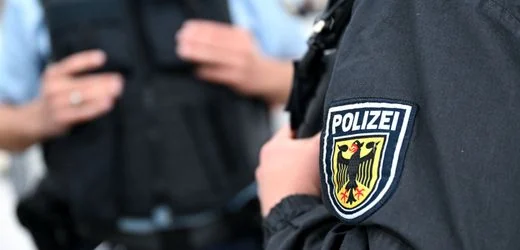 Hof in Bayern: Mann stiehlt Senfflasche und trinkt sie leer