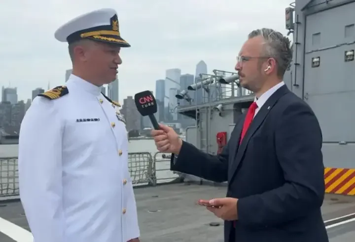 New York'ta bir Türk savaş gemisi! TCG Oruçreis'ten ABD'ye çıkarma