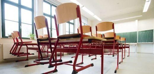 Nordrhein-Westfalen: Lehrerin 17 Jahre krankgeschrieben – Streit um volle Bezüge