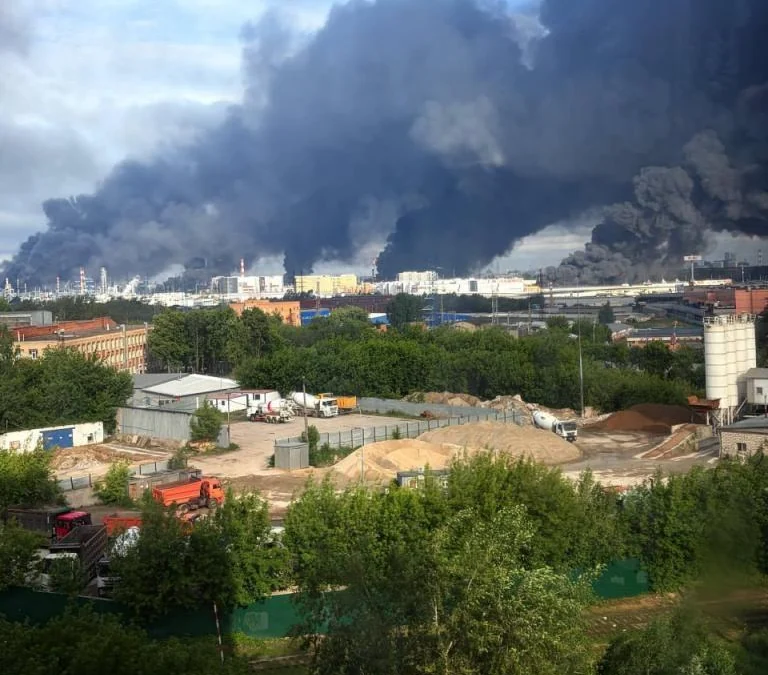 Kiev vuelve a lanzar sus drones contra Moscú: "Tengo que ir al sur de la ciudad pero me da miedo, ahí tiemblan las ventanas cada noche y nadie nos informa"