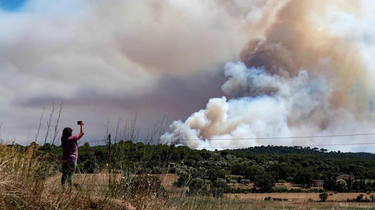 Bombers alerta de una situación "difícil" en La Bisbal (Girona) desde las 14 horas por el viento