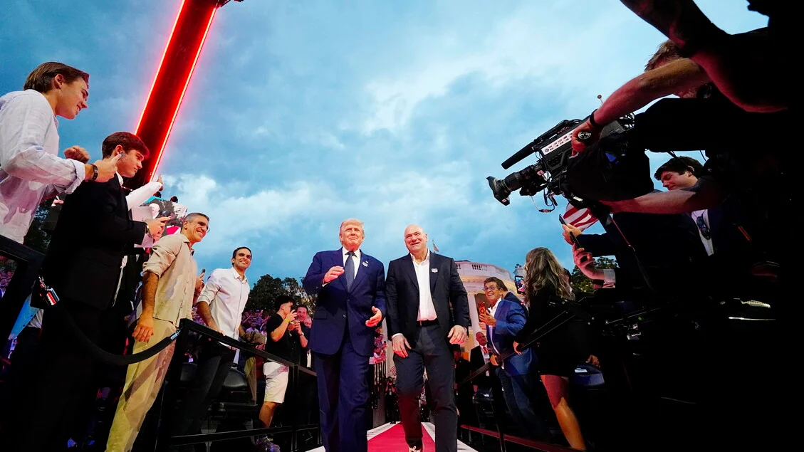 Trump festeggia gli 80 anni, l'accordo con Iran e le arti marziali Ufc