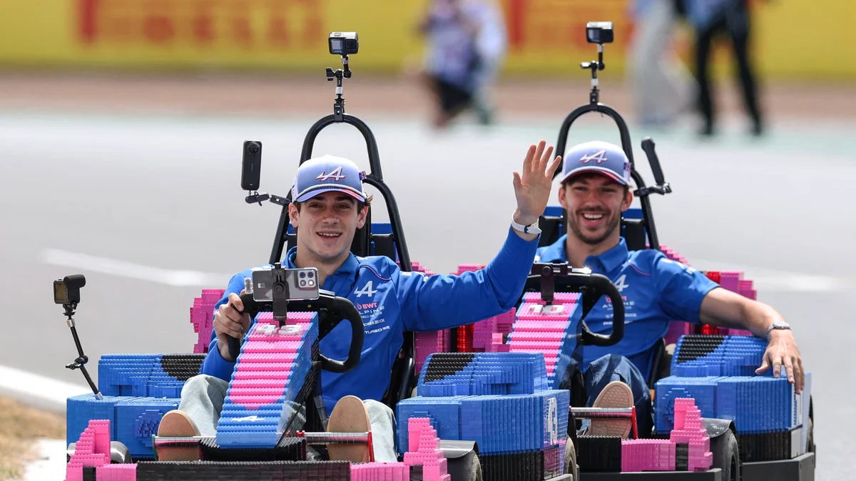 Las perlitas de la insólita carrera de autos Lego antes del GP de Gran Bretaña de F1: la maniobra de Colapinto y un ganador inesperado