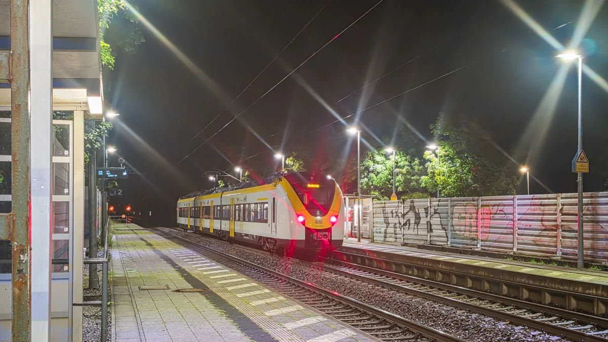 Vorfall bei Ettlingen: Durch einen Tritt verlor der Bahn-Mitarbeiter das Gleichgewicht