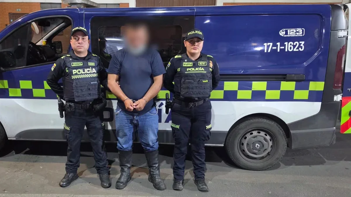 Hombre fingía ser funcionario de una empresa de servicios públicos para robar en negocios: terminó capturado en flagrancia en Bogotá