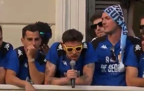 El portero del Sabadell se disculpa por incitar a insultar a Sánchez en las celebraciones del ascenso y el club lo condena: "No representa los valores de la entidad"