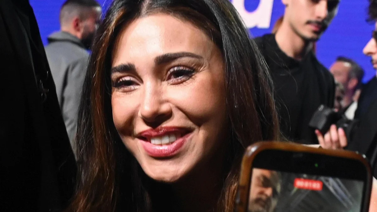 Belen Rodriguez, le urla in casa e i vicini chiamano la Polizia: strada chiusa per 3 ore
