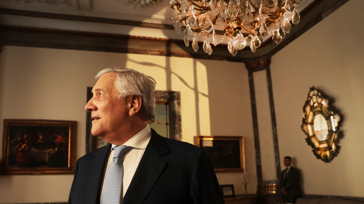 Antonio Tajani, viceprimer ministro de Italia: "La regularización del Gobierno español es una medida demagógica. No nos avisaron"