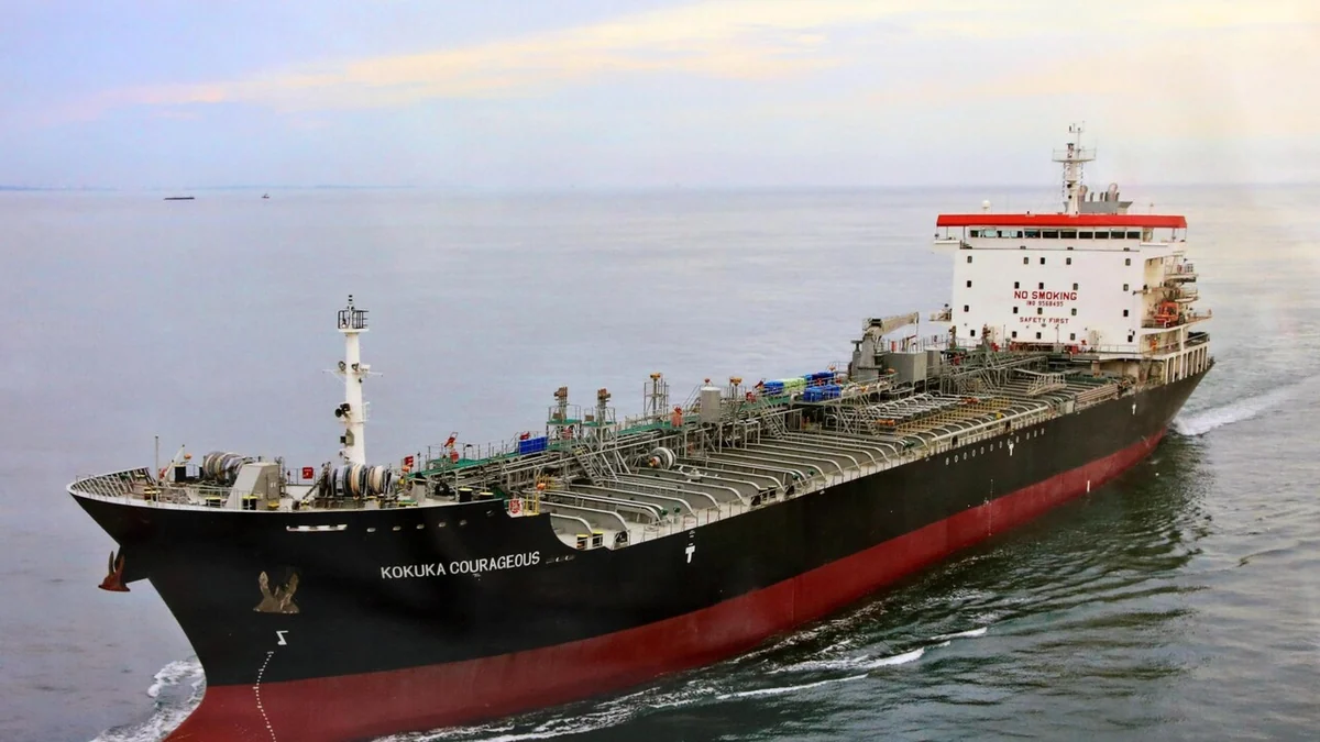 Petroliera con carico di Gpl in fiamme nel Mar Nero, il presidente della Romania accusa Mosca