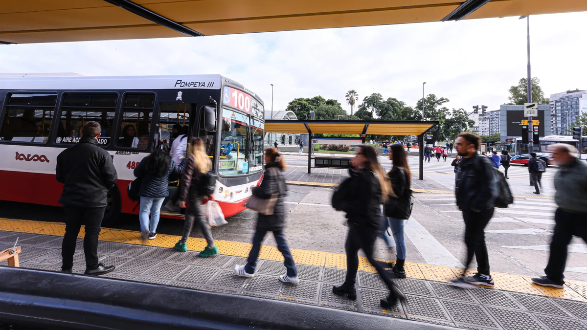 Nuevo aumento de colectivos y trenes en el Área Metropolitana: las tarifas desde este lunes