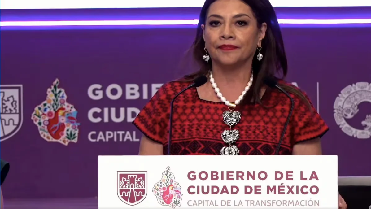 Clara Brugada enfrenta rechiflas durante la celebración del Gran Desfile Mundialista