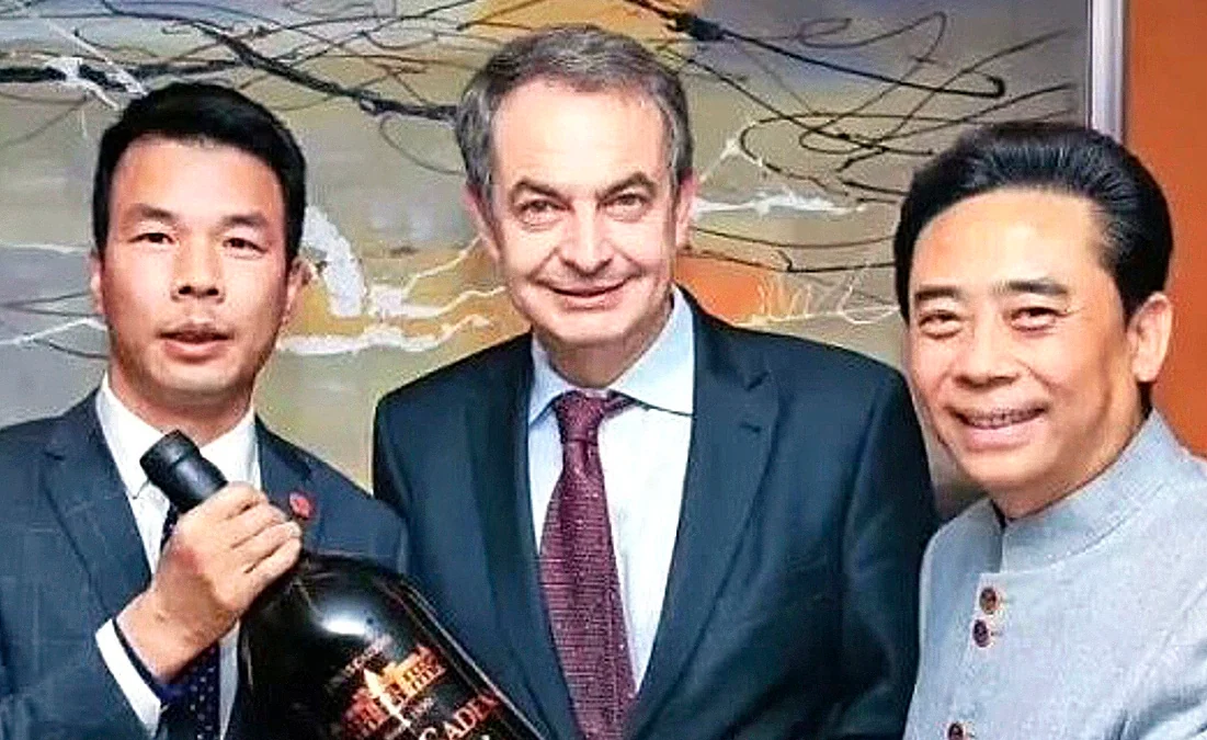 De las sonrisas y el ping pong al embargo de armas: la red china que tejió el imputado Zapatero