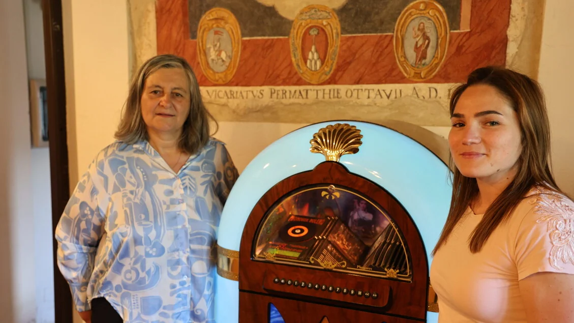 Tre storie con una moneta con il jukebox dei ricordi a Vallo di Nera