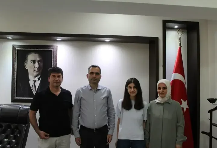 LGS şampiyonu Şevval'e ödül